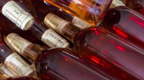 "On n’est pas sur la sellette, mais on reste vigilants" : les producteurs d’alcool ultramarins s’inquiètent de la menace de surtaxe voulue par Trump