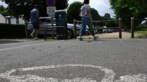 Le bonus écologique pour l’achat d’un véhicule électrique sera augmenté jusqu’à 5 700 euros en 2026, annonce Roland Lescure