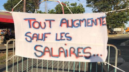 Que contient le projet de loi contre la vie chère en Outre-mer annoncé par Manuel Valls ?