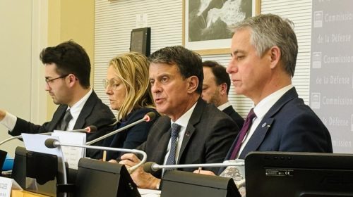 Manuel Valls plaide pour une meilleure prise en compte des Outre-mer dans la stratégie de défense française