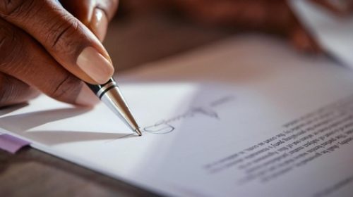 Les infirmiers diplômés d’Etat désormais habilités à rédiger des certificats de décès en Martinique