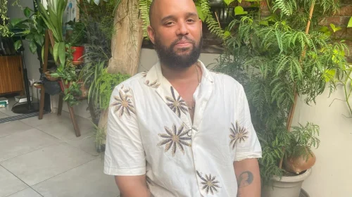 « Les femmes ne sont pas les seules »...à 33 ans, Chris-Hubert témoigne de son cancer du sein - Outre-mer La 1ère